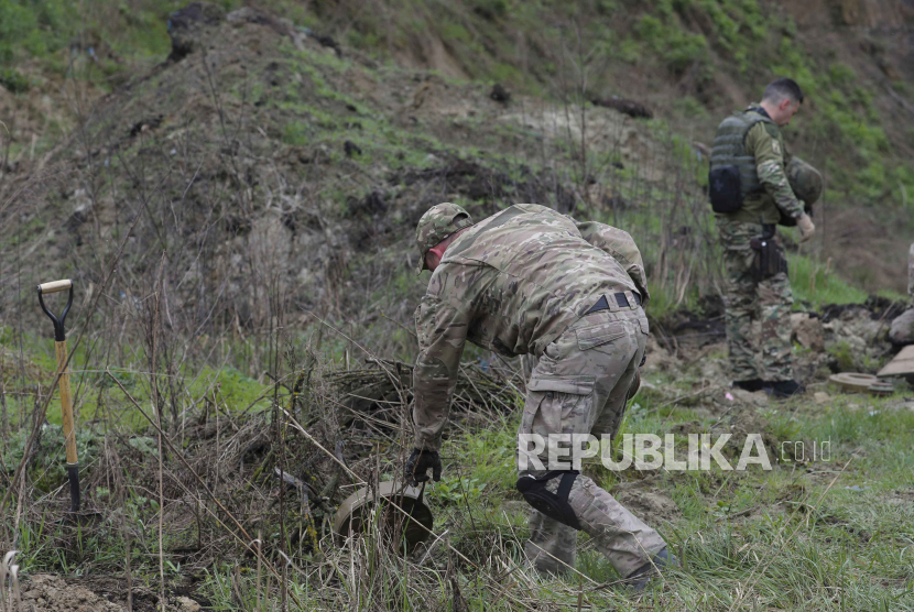 Pasukan Ukraina berlatih di selatan Polandia. 