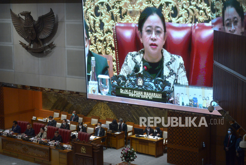 Ketua DPR Puan Maharani saat memimpin  Rapat Paripurna di Kompleks Parlemen, Senayan, Jakarta Pusat, Selasa (13/12/2022). 
