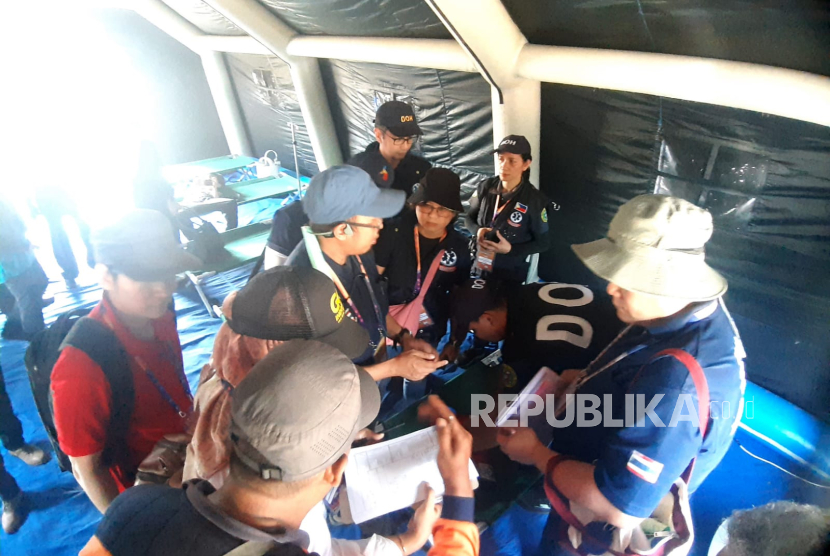 Latihan simulasi bencana dalam ASEAN Disaster Emergency Response Simulation Exercise 2023 (ARDEX-23) di Komplek Stadion Sultan Agung Bantul, DI Yogyakarta, Kamis (3/8/23). 