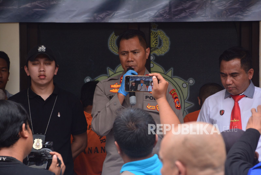 Polres Banjar menggelar konferensi pers terkait kasus dugaan pembunuhan berencana, Senin (6/2/2023).