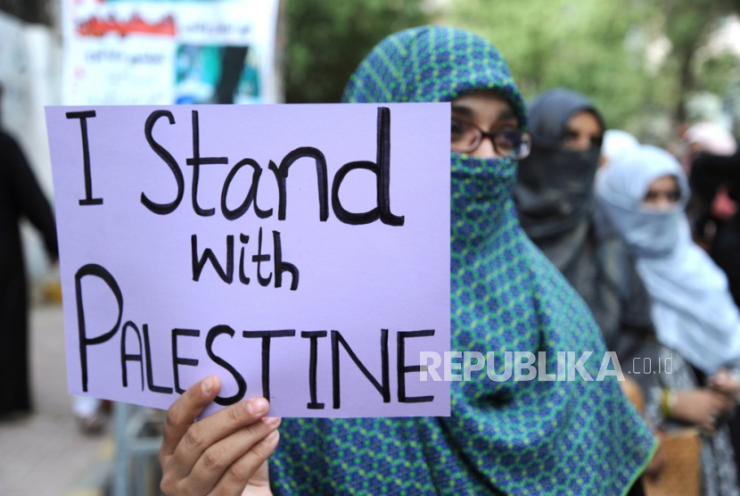 Aksi solidaritas Palestina. Konflik Israel-Palestina akan berdampak terhadap perekonomian Indonesia.