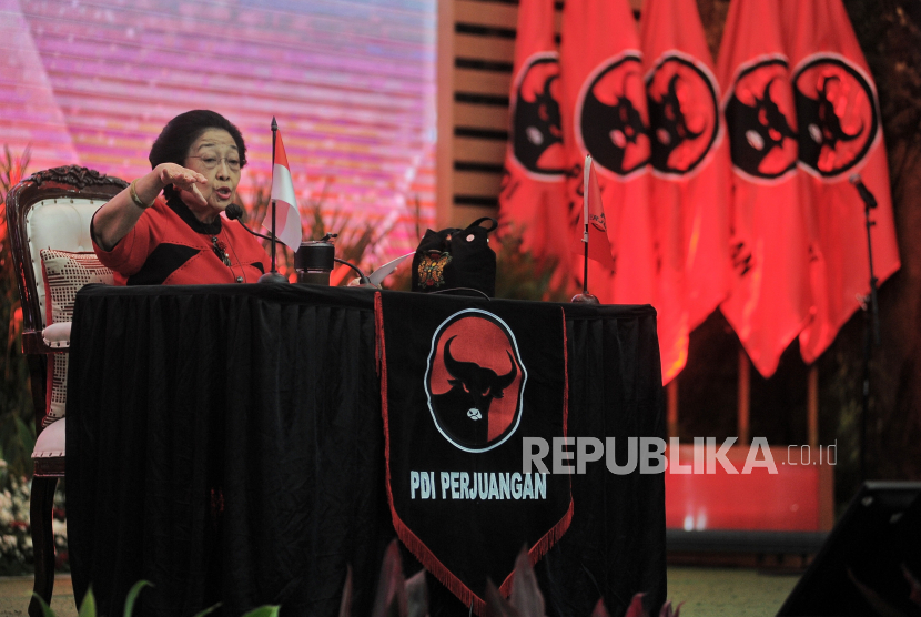 Ketua Umum DPP PDIP Megawati Soekarnoputri menyindirq gelar doktor yang diraih Bahlil Lahadalia.