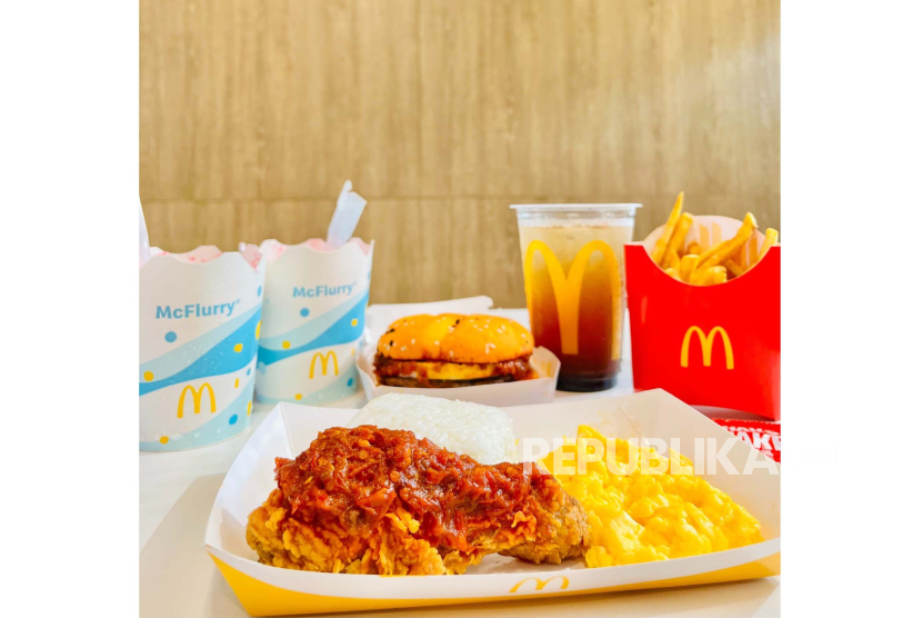 Waralaba McDonalds di beberapa negara Muslim menolak tindakan  restoran McDonalds Israel yang memberikan makanan gratis kepada militer Israel. 