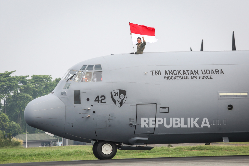 Pesawat C130J Super Hercules A1342 tiba di Lanud Halim Perdanakusuma, Jakarta, Kamis (16/5/2024). Unit kelima dari lima pesawat C130J Super Hercules pesanan Kementerian Pertahanan tersebut nantinya akan ditempatkan di Skadron Udara 31 Lanud Halim Perdanakusuma untuk mendukung tugas-tugas TNI AU dalam angkutan udara. 