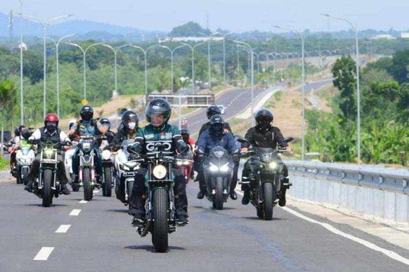 Jokowi Jajal Bypass Mandalika Gunakan Kawasaki W175 Modifikasi