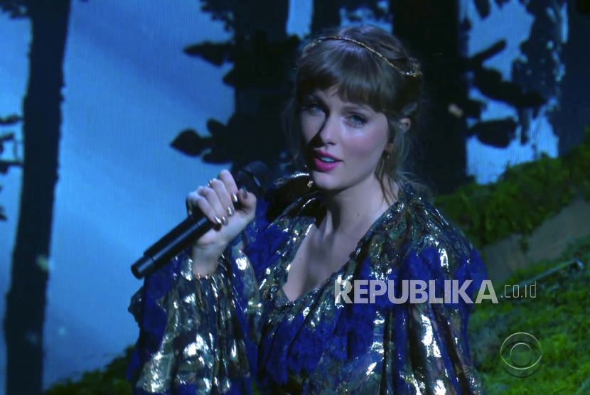 Taylor Swift telah merilis lagu unreleased dari album “Fearless” versi rekaman ulang berjudul “You All Over Me”.