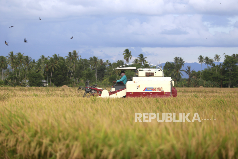 Kementerian Pertanian (Kementan) melalui Direktorat Jenderal Tanaman Pangan menanggapi video produsen alsintan PT Mitra Miharta yang memproduksi alat panen combine merk ZAGAA. (ilustrasi)