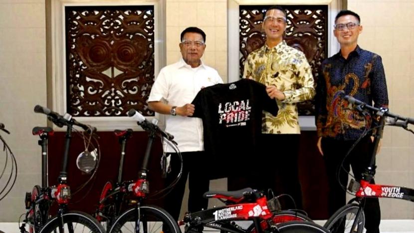 Daniel Mananta serahkan sejumlah sepeda ke Kantor Staf Presiden (KSP)