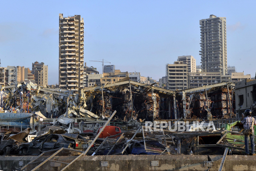 Daerah pelabuhan Beirut, Lebanon rusak parah akibat ledakan gudang amonium nitrat pada Rabu. Ledakan itu turut menghancurkan gudang gandum Lebanon.