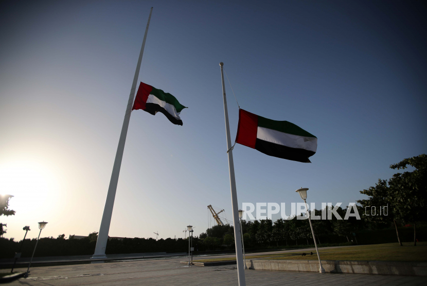  Bendera UEA berkibar di Museum Etihad (Union). UEA menerbitkan sukuk negara senilai 1,1 miliar dirham dan menurut Fitch Ratings sukuk itu akan mendukung inisiatif diversifikasi pendanaan dan ekosistem keuangan Islam di UEA.