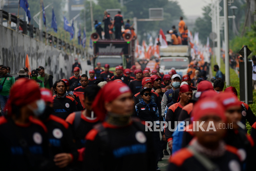 Peringatan Hari Buruh yang diperingati setiap 1 Mei (ilustrasi). Bawaslu Sulawesi Utara mengingatkan momentum peringatan Hari Buruh tanggal 1 Mei 2023 tidak dijadikan sebagai ajang kampanye. 