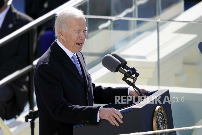  Presiden Joe Biden berbicara dalam Pelantikan Presiden ke-59 di US Capitol di Washington, Rabu (20/1/2021)