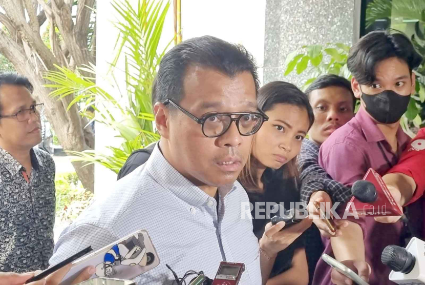 Gubernur Lembaga Ketahanan Nasional (Lemhannas) Andi Widjajanto mendatangi Kantor Tim Pemenangan Nasional Ganjar Presiden (TPN GP), Jakarta, Rabu (11/10/2023). 