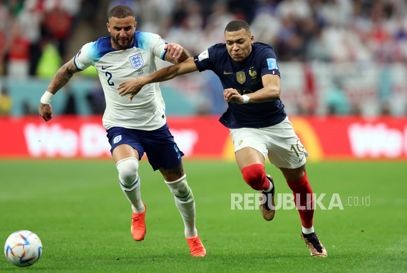 Kyle Walker (kiri) saat masih memperkuat timnas Inggris.