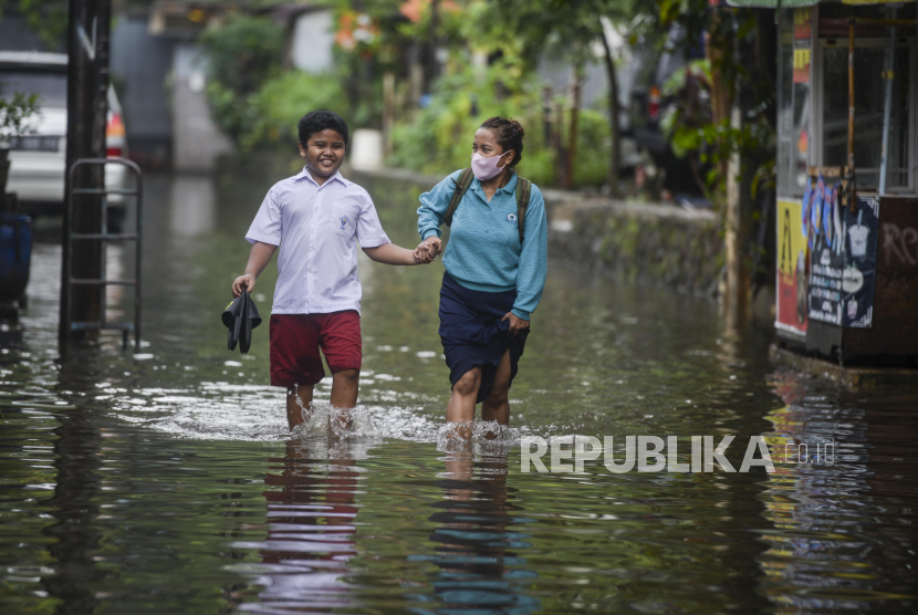 Banjir, ilustrasi. Badan Penanggulangan Bencana Daerah (BPBD) Kota Bandarlampung mencatat empat titik di empat kecamatan terdampak banjir pada Rabu (10/11/2022) saat hujan dengan intensitas tinggi mengguyur kota setempat.