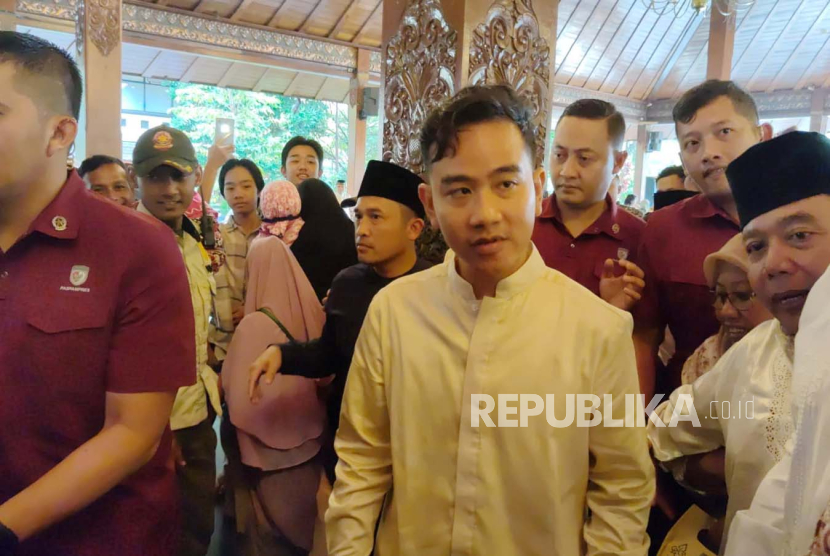 Wapres terpilih Gibran Rakabuming Raka di Balai Kota Solo, Rabu (10/4/2024).