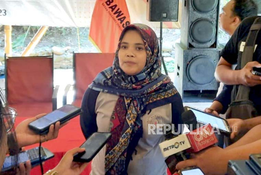 Komisioner Bawaslu RI Lolly Suhenty ketika diwawancarai wartawan di Sukabumi, Jawa Barat, Jumat (4/8/2023).  