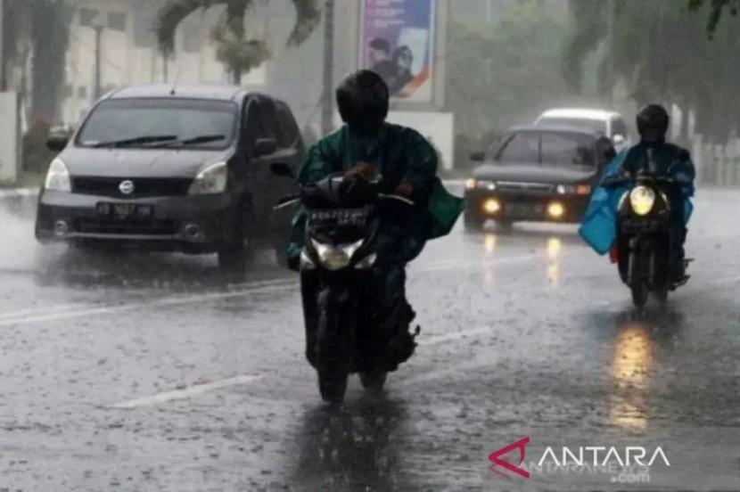 BMKG: 75 persen wilayah RI musim hujan, warga diminta bijak kelola air.