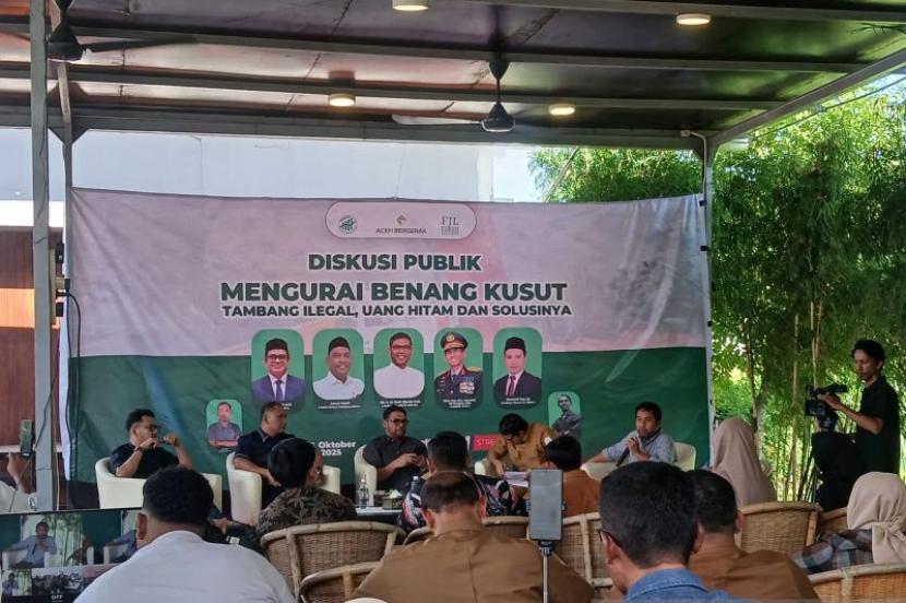 Nasir Djamil: Masyarakat adat perlu dilibatkan dalam perizinan tambang.