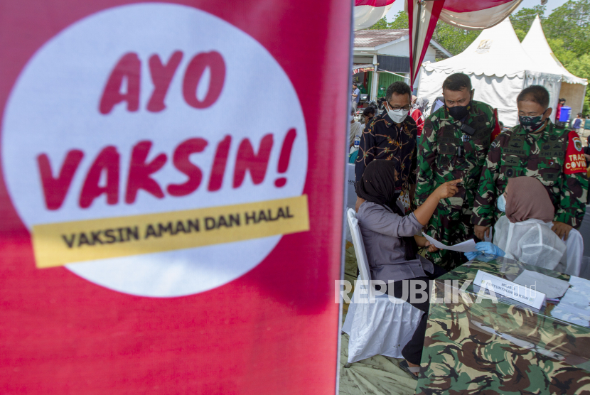 Dinkes Cirebon Targetkan Vaksinasi 30 Ribu Orang per Hari (ilustrasi).