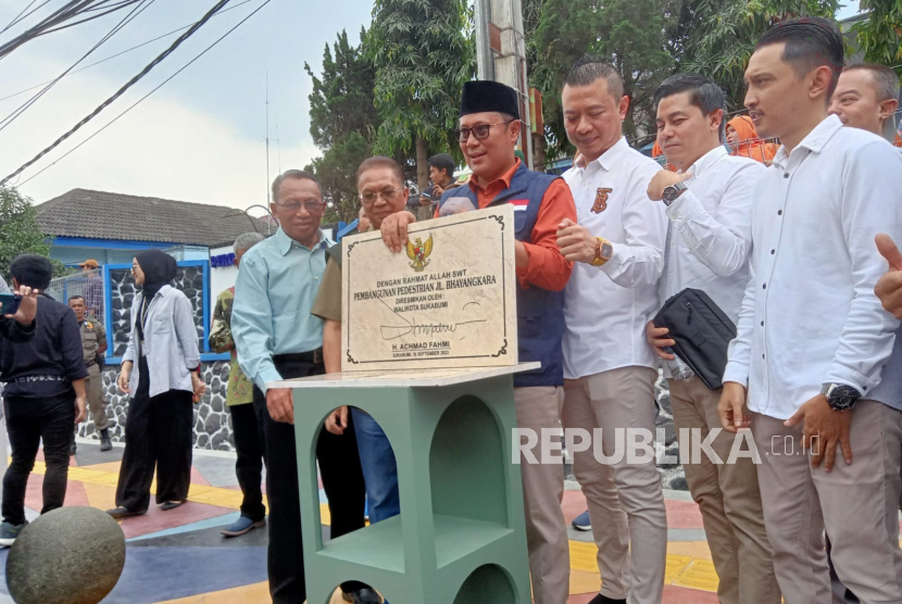 Peresmian jalur pedestrian Jalan Bhayangkara Kota Sukabumi dilakukan Wali Kota Sukabumi, Achmad Fahmi, Sabtu (16/9/2023).