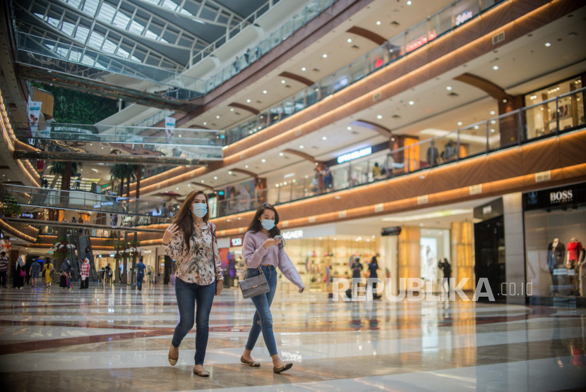 Baru sekitar 70 persen penyewa toko (tenant) di Pondok Indah Mall beroperasi setelah pemerintah mengizinkan pembukaan pusat perbelanjaan pada perpanjangan PPKM Level 4 hingga 16 Agustus 2021 (ilustrasi).