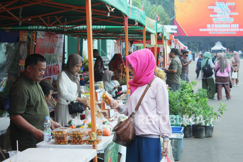 Suasana bazar produk Usaha Mikro Kecil dan Menengah (UMKM). (Ilustrasi)