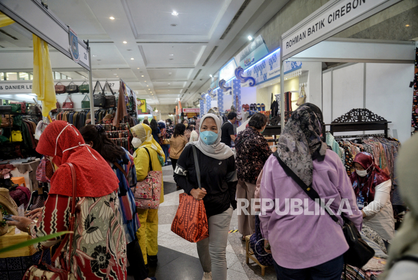 Suasana pameran Perdagangan Internasional Produk Kerajinan Indonesia (Inacraft) di Jakarta Convention Center, Jakarta.