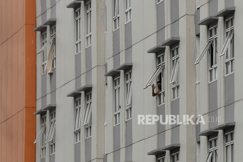 Pasien Covid-19 berada salah satu tower di Rumah Sakit Darurat (RSD) Wisma Atlet, Kemayoran, Jakarta Pusat.