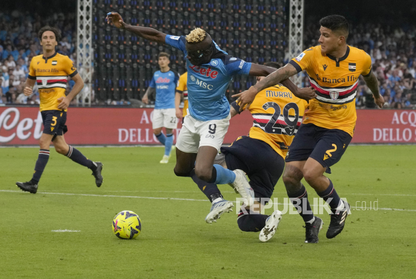 Striker Napoli Victor Osimhen. Al Hilal menyiapkan uang cash Rp 3,3 T untuk mendapatkannya. 