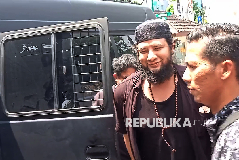 Artis Ammar Zoni tiba di Kejari Jakarta Barat, Kamis (28/3/2024). 
