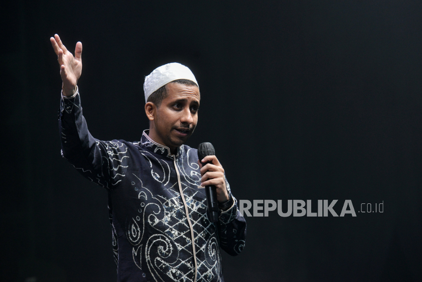Habib Husein Ja'far Al Hadar memberikan tausiyah saat gelaran Festival Hijriah di Gedung Bekasi Convention Center (BCC), Bekasi, Jawa Barat, Sabtu (24/7/2023). 