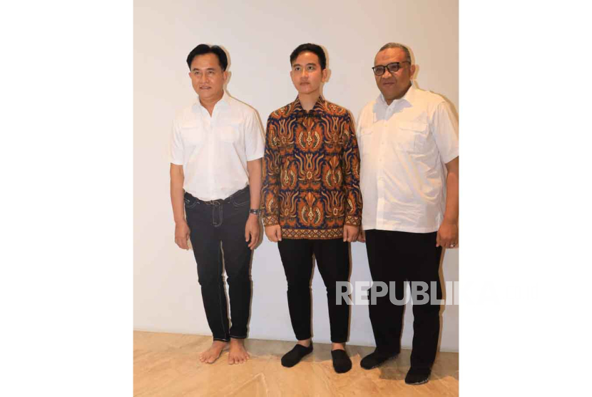 Wali Kota Solo Gibran Rakabuming bertemu dengan Ketua Umum PBB Yusril Ihza Mahendra dan pejabat teras partai tersebut di kediaman Yusril, kawasan Dharmawangsa, Jakarta Selatan, Sabtu (21/10/2023). 