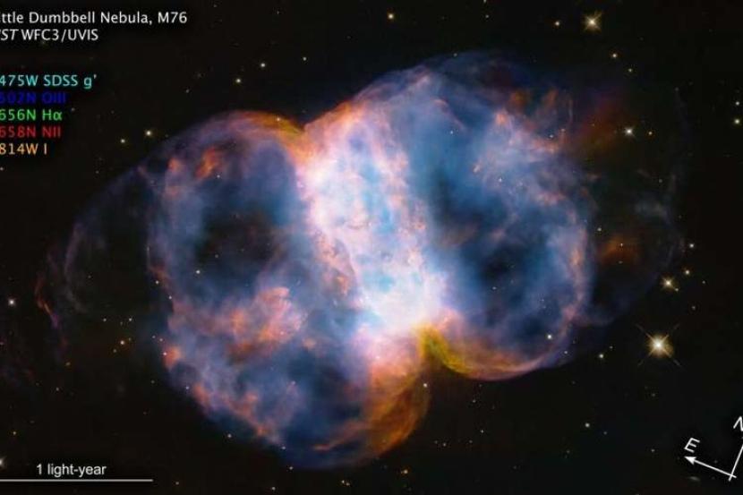 Rayakan Ulang Tahun ke-34, Teleskop Hubble Rilis Foto Nebula Little Dumbbell, Favoritnya Astronom Amatir