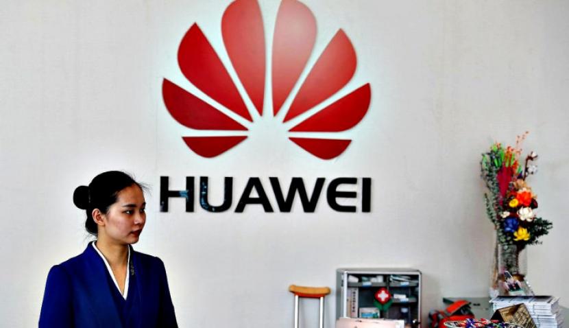 Mimpi Huawei untuk Jadi Ponsel Terbesar di Dunia Harus Kandas Dijegal Trump. (FOTO: Reuters/Tyrone Siu)