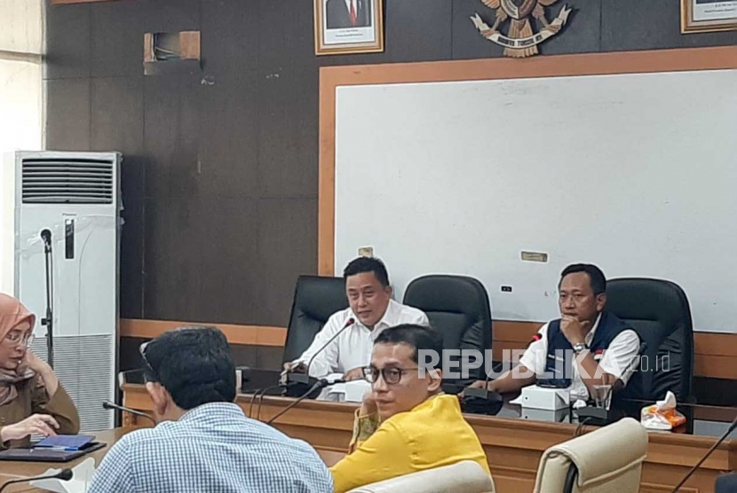 Ketua Komisi I DPRD Provinsi Jawa Barat, Bedi Budiman mengunjungi Kantor Pemerintah Kabupaten (Pemkab) Bekasi, Senin (8/5/2023).  Kunjungan kerja Komisi I ini dalam rangka menyerap aspirasi pemkab dan membahas tentang rencana sister city dengan salah satu kota di Korea Selatan.