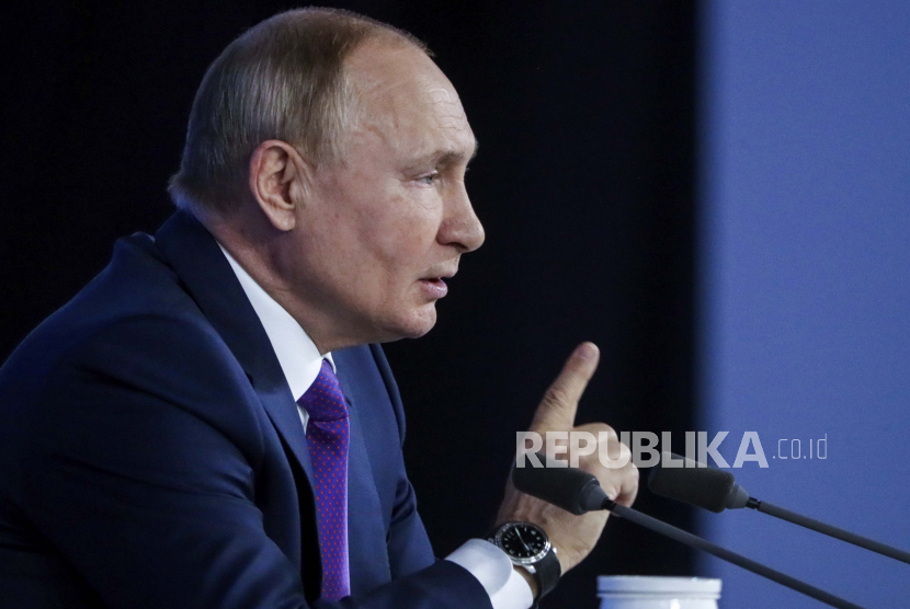  Presiden Rusia Vladimir Putin memuji rudal  hipersonik Tsirkon sebagai bagian dari generasi baru sistem senjata yang tak tertandingi.