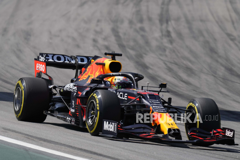 Pembalap Formula Satu (F1) Max Verstappen dari Red Bull mendapatkan dua penalti waktu pada GP Arab Saudi.