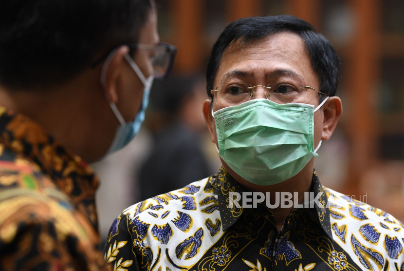 Menteri Kesehatan Terawan Agus Putranto (kanan) mengatakan 107 juta orang Indonesia masuk dalam target penerima vaksin Covid-19.
