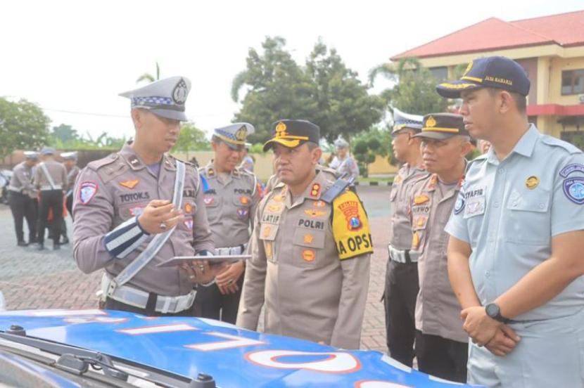 Polres Probolinggo-Jatim gunakan ETLE dalam tilang Operasi Zebra.