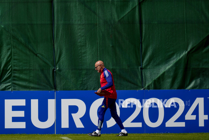 Pelatih Spanyol Luis de La Fuente.