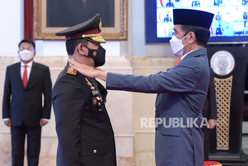 Presiden Joko Widodo melantik Kapolri Jenderal Listyo Sigit Prabowo di Istana Negara, Jakarta Pusat, Rabu (27/1/2021).
