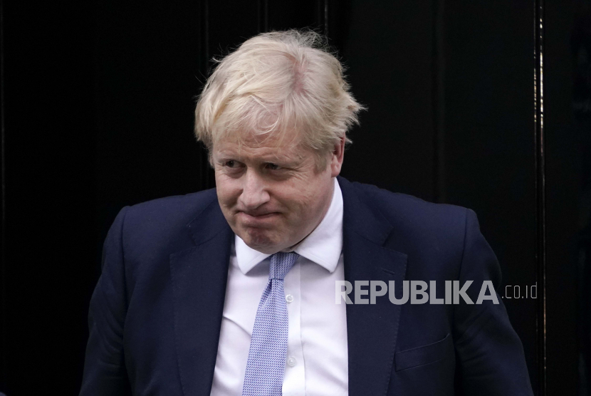  Perdana Menteri Inggris Boris Johnson. Investigasi mengatakan pesta yang merupakan pelanggaran lockdown oleh Perdana Menteri Boris Johnson dan stafnya merupakan bentuk pelanggaran serius kegagalan untuk mematuhi standar yang diharapkan dari pemerintah.