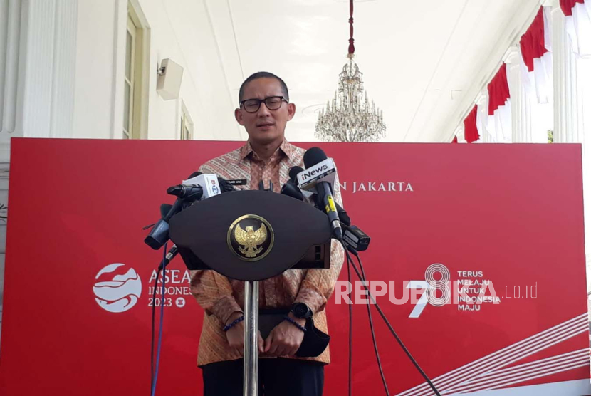Menteri Pariwisata dan Ekonomi Kreatif Sandiaga Uno saat memberikan keterangan pers di Kompleks Istana Kepresidenan, Jakarta, Selasa (1/8/2023).