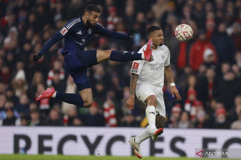 Noussair Mazraoui nyaman isi dua posisi di skuad MU.