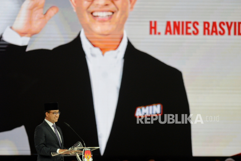 Capres nomor urut 1, Anies Rasyid Baswedan saat mengikuti sesi debat pamungkas Pemilu 2024 di Jakarta Convention Center (JCC), Jakarta, Ahad (4/2/2024) malam WIB. 