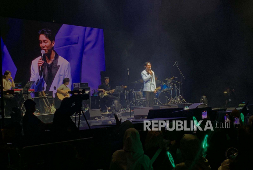 Penyanyi dan aktor Korea, Lee Seung-gi menggelar konser solo pertamanya di sejumlah negara Asia, termasuk Jakarta, di Istora Senayan, Sabtu (22/6/2023).