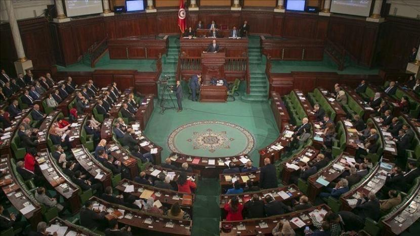 Empat partai memperingatkan tindakan Presiden Kais Saied dapat meruntuhkan Tunisia.