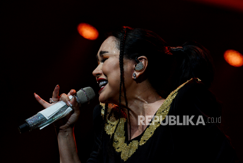Penyanyi legendaris Indonesia Titi Dj akan menggelar konser 'Initimate Moment with Titi DJ'.