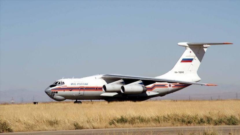 Pesawat kargo tiba di Pangkalan Udara Ghardabiya, wilayah yang dikuasai panglima perang Khalifa Haftar - Anadolu Agency